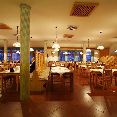 Ahornhof 3*